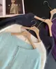 Cardigã de cashmere escovado estilo novo 2026 para mulheres, gola redonda, top de tricô macio e confortável, disponível em várias cores, versátil e fácil de combinar