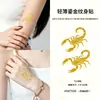 Pegatinas de tatuaje de escorpión coloridas y chapadas en oro, elegantes y sofisticadas, perfectas para el muslo, creando un ambiente moderno, mismo estilo que las de Xiaohongshu, con diseños de calavera y luna creciente de lámina de oro