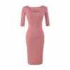 Vestido SY2046-26 Otoño chic de manga corta con escote cuadrado bajo, silueta ajustada y falda corta, diseñado para llevar en capas