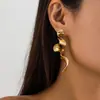 Colar de joias transfronteiriças europeias e americanas, design geométrico torcido de vento frio, colar com sensação de metal líquido espiral