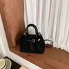 Bolsa de ombro e transversal retro estilo coreano para mulheres, nova bolsa tipo balde estilosa e única, acabamento fosco