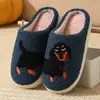 26 nuevas pantuflas de algodón de invierno cómodas y lindas con diseño de cachorro de dibujos animados para hombre y mujer, estilo pareja, pantuflas de algodón cálidas