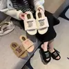 Pantuflas de pelo para mujer de larga duración y que no rozan, adecuadas para usar en exteriores, INS 2026 Otoño/Invierno, superficie de pelo suave, suela plana, pantuflas de algodón con una sola tira
