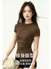 Camiseta feminina preta de manga curta, novo estilo verão 2026, corte justo, acinturada, modeladora, top simples de gola redonda para yoga