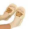 Usa Sandalias y Pantuflas Nuevas Gruesas, Pantuflas para Uso en Exteriores, Ropa de Casa de Celebridades de Internet, Verano 2025 para Mujer Antideslizantes Suelas de Dibujos Animados al por Mayor