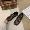 Sapatos Femininos Quadrados Retrô com Fivela e Bico Dividido, Sola Rasa, Pequenos Sapatos de Couro, Moda Outono 2026, Mocassins Slip-on, Sapatos Individuais
