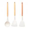 Edição Leve Creme Branco Cabo de Madeira Utensílios de Cozinha de Silicone Resistente a Alta Temperatura Espátula Colher Doméstica Conjunto de Três Peças em Estoque
