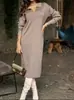 Moda Europea y Americana Cuello en V Manga Larga Tejido Color Sólido Holgado Suéter Falda Otoño e Invierno Vestido Base