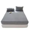Falda de Cama de Felpa de Leche Pieza Única Más Terciopelo Grueso Peso Alto Color Sólido Estilo Ins Falda de Cama Rayada Juego de Tres Piezas Ropa de Cama