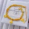 Pulseira Levemente Luxuosa Estilo Vintage Banhada a Ouro com Fragmentos de Ouro, Estrelas, Lua, Flores Pequenas e Corações em Cor Dourada, Design Moderno e Elegante para Mulheres
