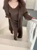 Cardigã casual estiloso de tricô trançado com lapela grande, casaco longo em estilo descontraído e um conjunto de duas peças com vestido tipo slip
