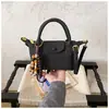Bolsa diagonal 2026 nova tecida transversal versátil casual design feminino bolsa de mão da moda bolinho ombro único sensação