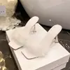 Chinelos Estilo Fada para Uso Externo, Novo Modelo Verão 2025, Sandálias Elegantes de Salto Alto com Dedos Abertos e Pelo Fino