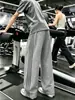 Calça de moletom esportiva cinza escura com três listras para homens, calça fitness casual listrada com estampa de estrelas para outono, calça casual de corte reto e caimento solto