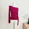 Versátil top básico de punto para el uso diario, elástico, ajustado y favorecedor, con diseño de manga larga y un solo hombro, disponible en cuatro colores