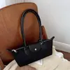 Bolsa de ombro estilo baguette, leve e luxuosa, com retalhos de camurça para mulheres, nova coleção de outono 2026, exalando uma vibe sofisticada e elegante, perfeita para o dia a dia.