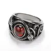 Nuevo anillo para hombre de estilo europeo y americano ins hip-hop personalidad retro serpiente enrollada con forma de gema anillo punk de acero de titanio venta al por mayor