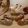 Sapatos Pequenos de Couro da Moda para Mulheres Baixas, Estilo 2026, Aumentam a Altura, Super Populares, Estilosos, Versáteis Sapatos Birkenstock, Bico Redondo, Boca Rasa, Sola Grossa