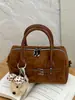 Bolso de mano casual de moda nuevo para principios de otoño de 2026, Boston de alta estética para el trabajo, bolso de hombro y cruzado
