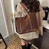 Bolsa Retro Estampada de Leopardo Fosco para Mulheres 2026 Nova Moda Bolsa de Ombro ou Axila Bolsa Tote Grande para Viagem de Verão