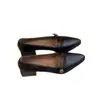 Zapatos vintage de mujer estilo francés, nuevo modelo otoño 2026, zapatos pequeños de cuero con tacón grueso y punta fina, zapatos Mary Jane camelia poco profundos