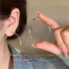 Brincos de Argola Grande Dourados Minimalistas Elegantes de Alta Qualidade para Socialites Ear Cuffs Finos Versáteis Brincos Grandes Modernos