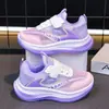 Zapatillas blancas para niños, zapatillas deportivas para niñas, malla transpirable, suela suave, nuevo modelo de verano, zapatillas ligeras para correr para niños mayores