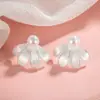 Nuevos Pendientes de Botón de Perla con Pétalos Cepillados Estilo Chino Vintage Recomendados por Diseñadoras, con un Toque Minimalista y de Alta Gama