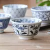 Tazón pequeño de arroz azul y blanco importado de Japón, tazón casero de lados rectos para avena, tazón para sopa, tazón cerámico retro de estilo japonés con pie alto anti-quemaduras