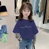 Camiseta Básica Infantil Primavera e Outono Estilo Coreano Tendência Meninas Falso Duas Peças Manga Longa Camiseta Top Listrado Desenho Animado para Meninas