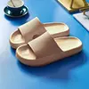 Pedido pequeño retorno rápido zapatillas de suela gruesa etiqueta privada OEM personalización de logotipo impresión multiproceso verano aumento