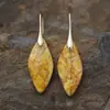 Nuevos pendientes colgantes de hojas de piedra natural bohemios europeos y americanos de moda, joyería retro de estación independiente transfronteriza.