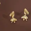 Nuevos Pendientes de Peces Dorados Estilo Chino Retro para Mujer 2025 Nuevos Populares Estilo Antiguo Pendientes de Carpa Personalizados de Moda Versátiles