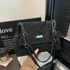 Bolsa tote transversal é popular este ano, versão coreana da moda camurça 2026 outono e inverno casual nova bolsa de ombro com corrente para mulheres