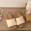 Pantuflas peludas de felpa para mujer para otoño, zapatos peludos de alta gama para usar en exteriores, nuevas sandalias de lana de cordero esponjosas estilo 2026