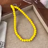 Collar de cuentas verde menta de lujo ligero y de alta gama para mujer, diseño único, adecuado para superponer, cadena de clavícula, accesorio para el cuello