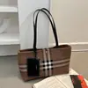 Bolso de Hombro a Cuadros Retro de Gran Capacidad Transfronterizo Moda para Mujer 2026 Nuevo Gama Alta Nicho para el Trabajo Bolso de Hombro Único Tendencia