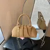 Bolsa de bolos de alta gama para mujer 2026 nuevo estilo bolso de mano moderno bolso de hombro bolso cruzado bolso cojín bolso de concha retro nicho