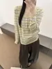 Top de punto de estilo coreano, imitación de dos piezas, a rayas, de manga larga, cuello redondo, diseño de media botonadura, nuevo top de otoño 2026 para mujer