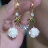 Nuevos Pendientes Asimétricos de Camelia, Pendientes de Estilo Retro Francés, Pendientes Exquisitos de Gama Alta de Nicho para Mujer al por Mayor