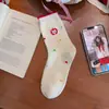 Calcetines de algodón de estilo japonés, dulces, de dibujos animados, con bordado de manzana, para mujer, de caña media, con volantes, calcetines apilados de encaje estilo colegial, femeninos