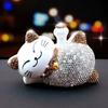 Adornos decorativos para el interior del coche con la consola central de Lucky Cat, de alta gama, con personalidad creativa y un hermoso estilo de diosa.