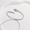 Pulseira Criativa Europeia e Americana Aberta em Aço Titânio em Forma de Cobra Pulseira Feminina em Aço Inoxidável Ajustável em Forma de C Pulseira Estilosa de Metal