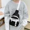 Bolso de Pecho Infantil Sencillo y Elegante con Estampado de Letras 2026 Nuevo de Moda Ligero para Snacks para Uso al Aire Libre con Bolsa de Pecho