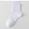 Meias clássicas pretas, brancas e cinzas para homens e mulheres, cintura lisa, antiderrapantes, de cano médio, esportivas, versáteis, casuais, respiráveis, de algodão