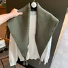 Nueva colección de otoño e invierno: Bufanda triangular de alta gama para mujer, con un diseño relajado y elegante, de corte irregular y que proporciona calidez como capa exterior.