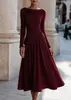 Chegada nova estilo europeu e americano 2026: vestido de manga longa com gola franzida, apresentando uma saia fluida e volumosa e um design de comprimento médio, perfeito para festas femininas e ocasiões formais