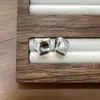 Diseño de Nicho con un Toque de Alta Gama, Sencillo y Versátil, Pendientes Irregulares Retro, Moda de Lujo Ligero, Pendientes Estilo Ins Europeos y Americanos