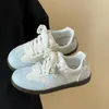 Zapatillas de entrenamiento alemanas de lunares para mujer, nuevo modelo popular 2026, zapatos versátiles transpirables de suela gruesa para primavera/verano, zapatillas casuales de nicho