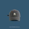 Gorra con visera de etiqueta R de copa suave estilo japonés bordada protección solar estilo coreano gorra de béisbol para hombres y mujeres en todas las estaciones mostrando rostro pequeño sistema de color dopamina